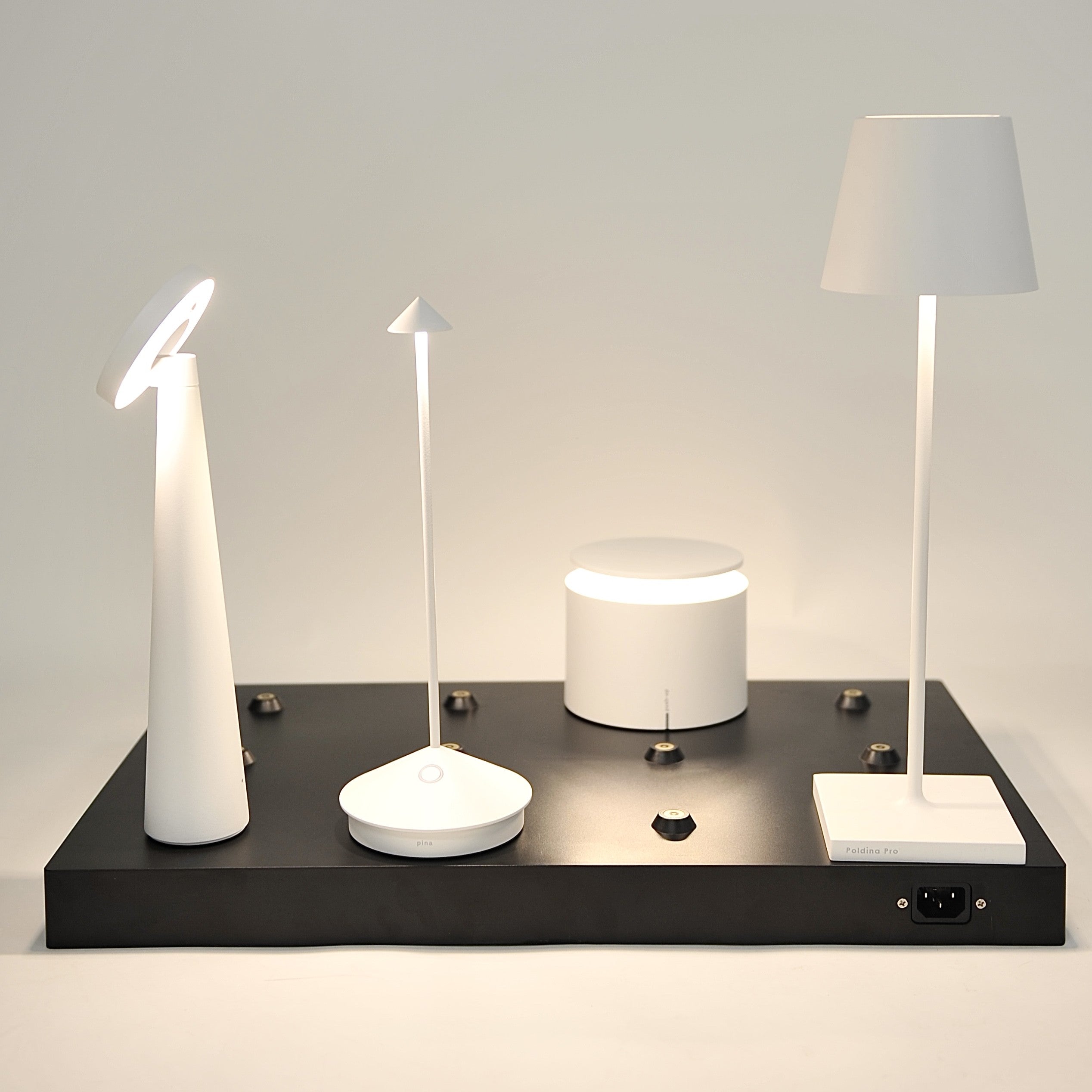 12-Lamp Multi-Contact Charging Platform | Zafferano
